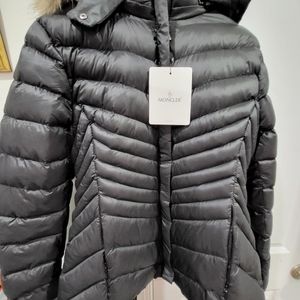 New Womens lightweight winterpuffer jacket size medium